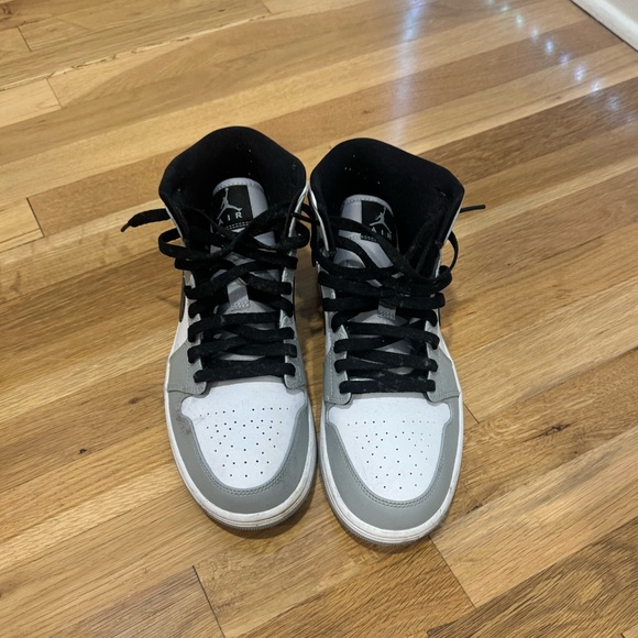 AIR JORDAN RETRO 1 MID CASUAL SHOES - Picture 1 of 5